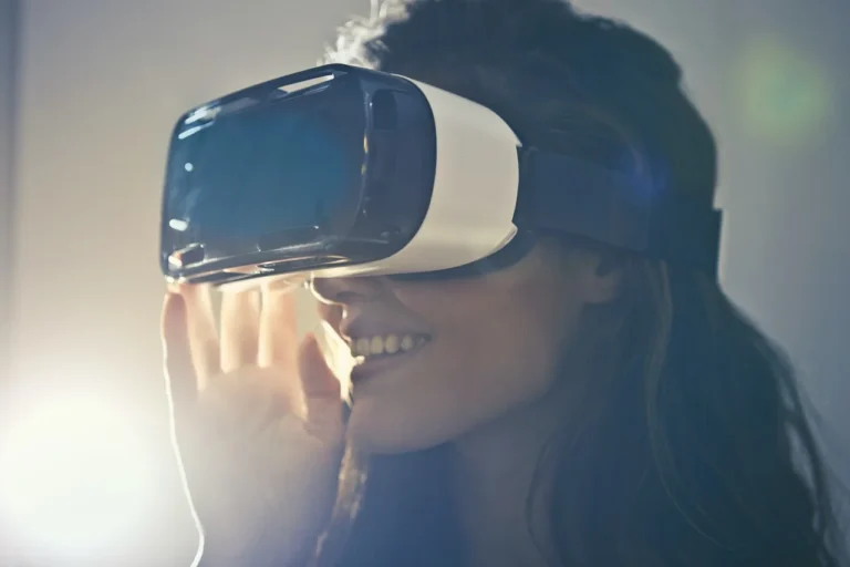 W jaki sposób technologie AR i VR wpływają na sprzedaż internetową?